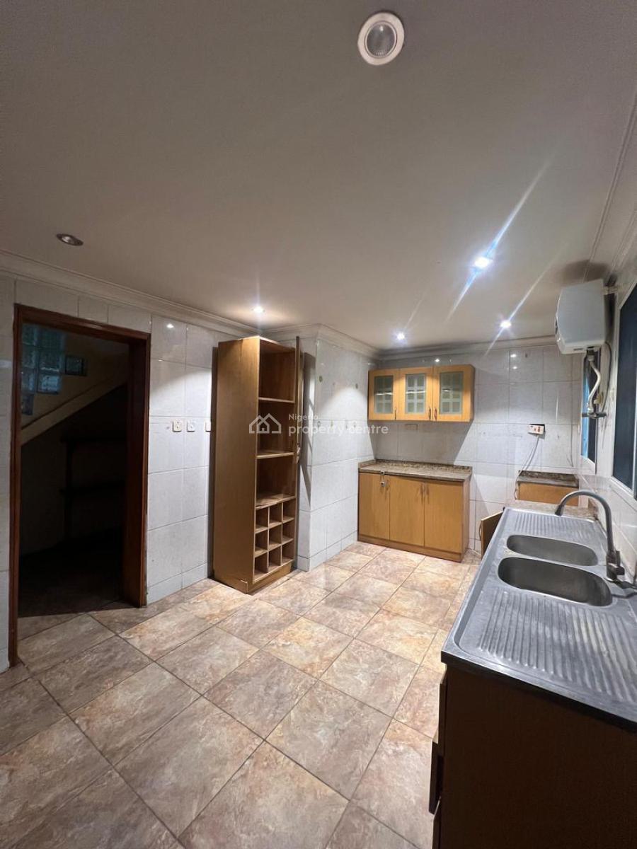 Self-serviced 4-bedroom Duplex (no Bq) with Gate House, Lekki Phase 1, Lekki, Lagos, Detached Duplex for Rent