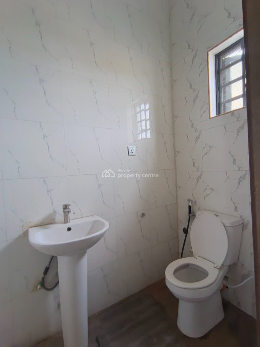 a 2 Bedroom Flat, Ologolo, Lekki, Lagos, Flat / Apartment for Rent