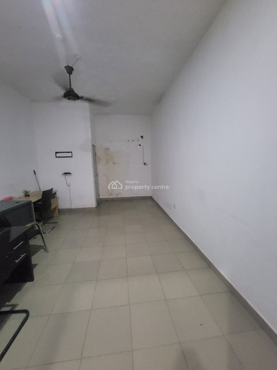 Strategic Shop/office Space, Gwarinpa, Abuja, Plaza / Complex / Mall for Rent