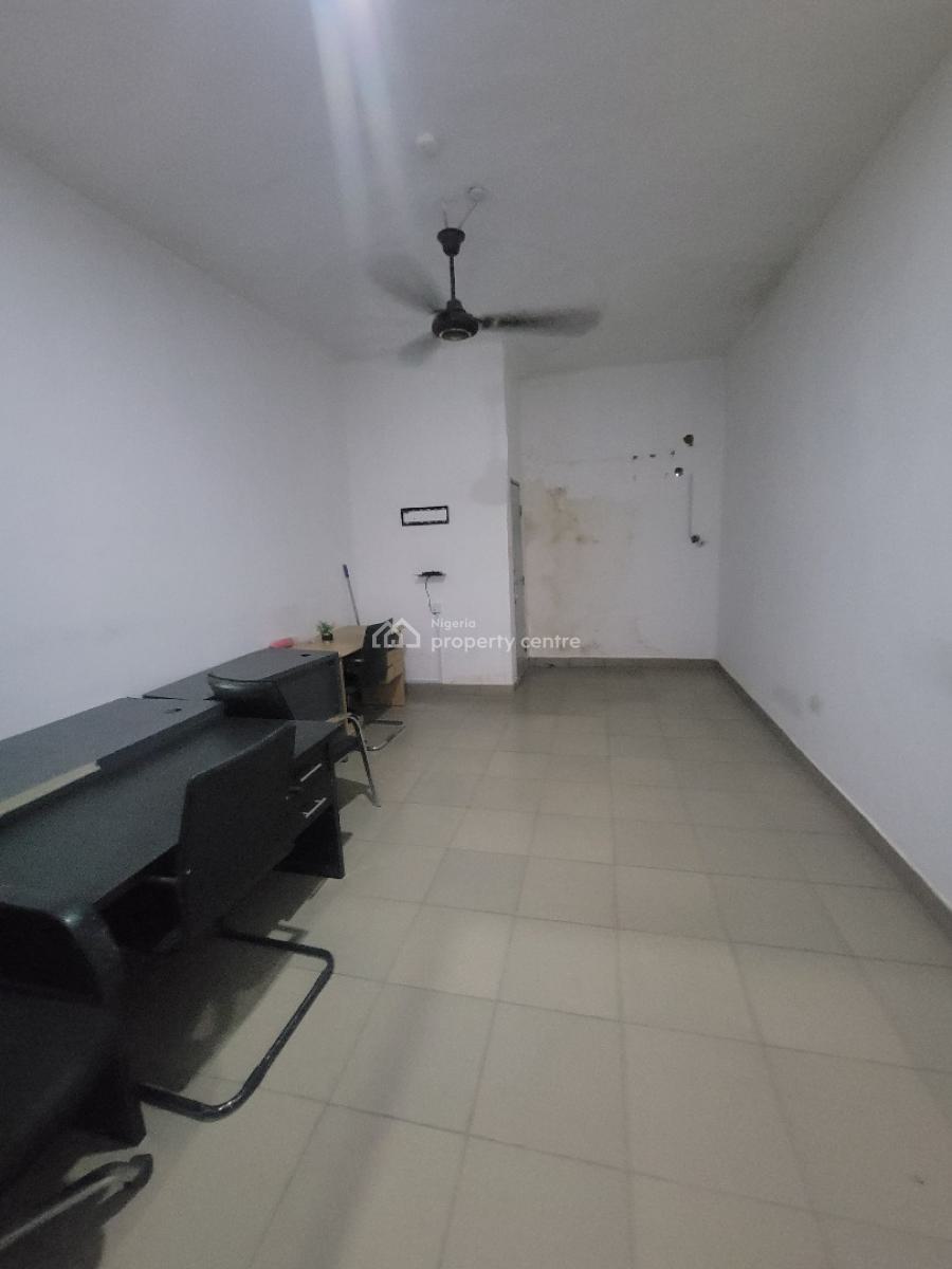 Strategic Shop/office Space, Gwarinpa, Abuja, Plaza / Complex / Mall for Rent