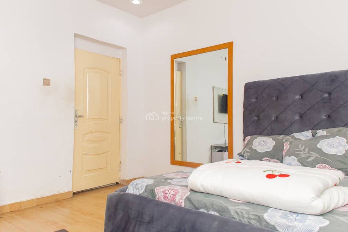 3 Bedrooms Apartment with Beautiful Features, Opebi, Ikeja, Lagos, Flat / Apartment Short Let