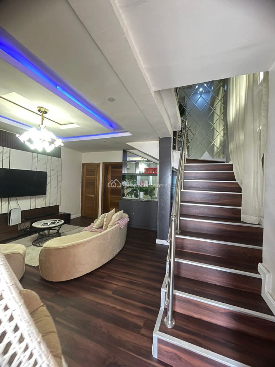 Furnished (2) Bedroom Apartment with En-suite Toilets & Bathrooms, Lekki Phase 1, Lekki, Lagos, Flat / Apartment for Rent