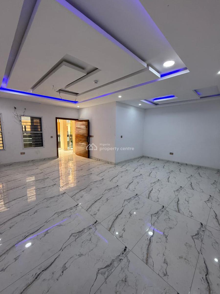 2 Bedroom Apartment, Fitted Kitchen, Water Heater, Gym, Pool, Mini Mart, Elevator, Lekki Phase 1, Lekki, Lagos, Block of Flats for Sale