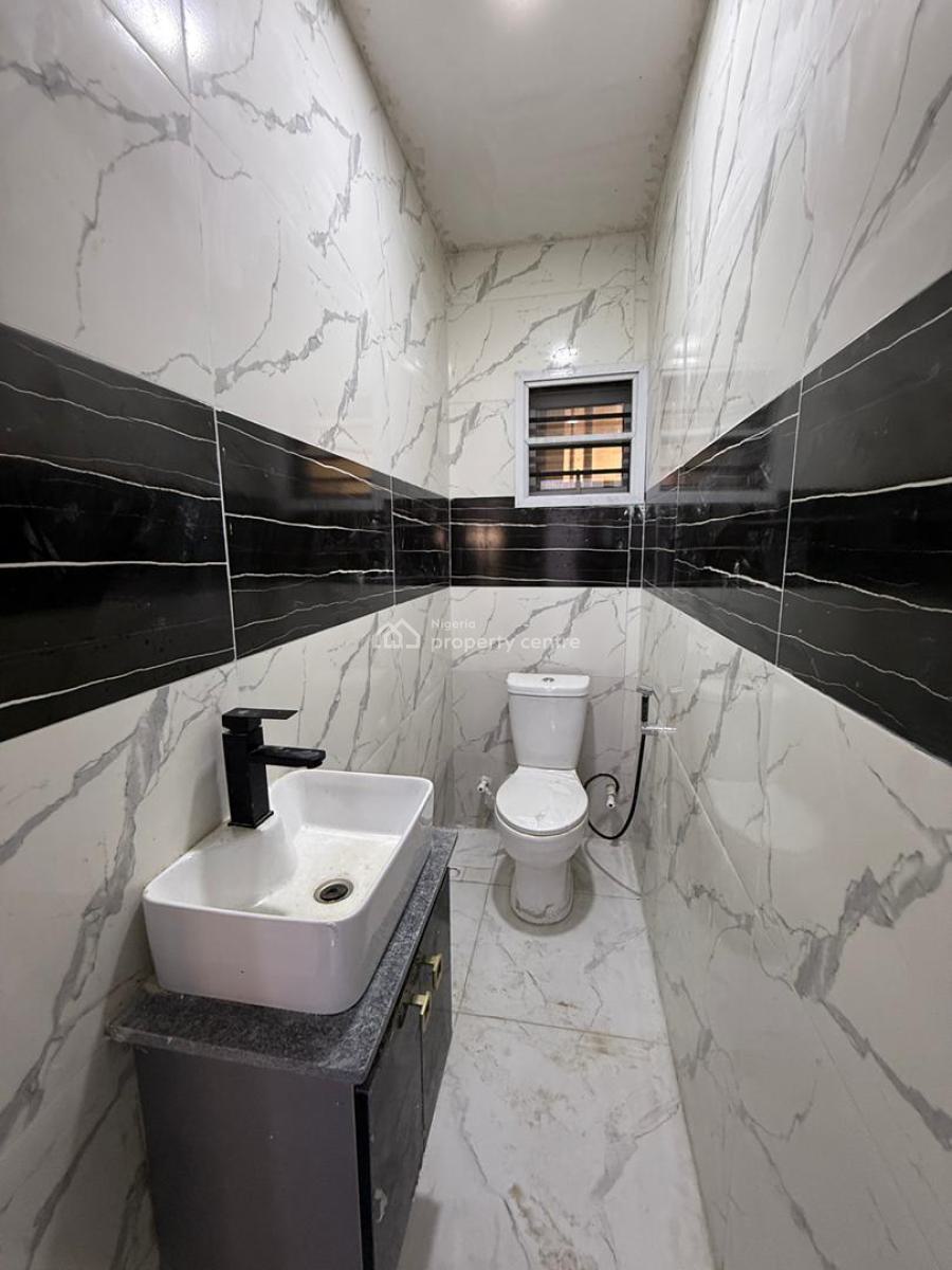 2 Bedroom Apartment, Fitted Kitchen, Water Heater, Gym, Pool, Mini Mart, Elevator, Lekki Phase 1, Lekki, Lagos, Block of Flats for Sale