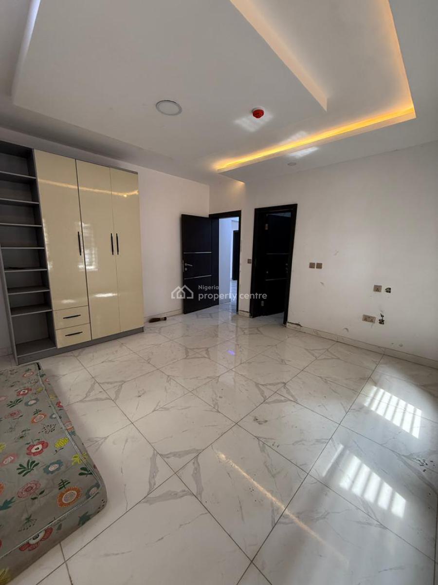 2 Bedroom Apartment, Fitted Kitchen, Water Heater, Gym, Pool, Mini Mart, Elevator, Lekki Phase 1, Lekki, Lagos, Block of Flats for Sale