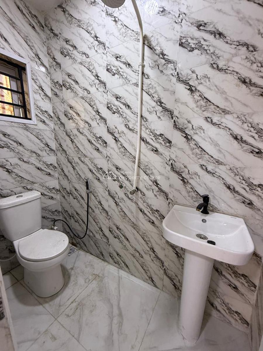 2 Bedroom Apartment, Fitted Kitchen, Water Heater, Gym, Pool, Mini Mart, Elevator, Lekki Phase 1, Lekki, Lagos, Block of Flats for Sale