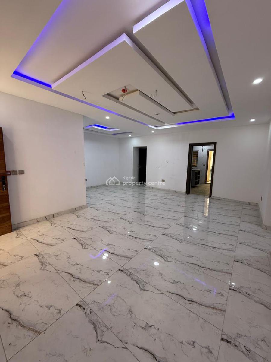 2 Bedroom Apartment, Fitted Kitchen, Water Heater, Gym, Pool, Mini Mart, Elevator, Lekki Phase 1, Lekki, Lagos, Block of Flats for Sale