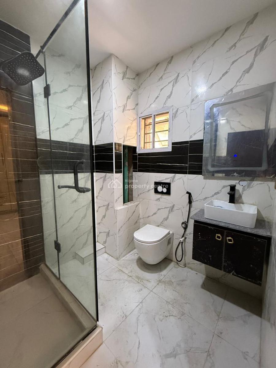 2 Bedroom Apartment, Fitted Kitchen, Water Heater, Gym, Pool, Mini Mart, Elevator, Lekki Phase 1, Lekki, Lagos, Block of Flats for Sale