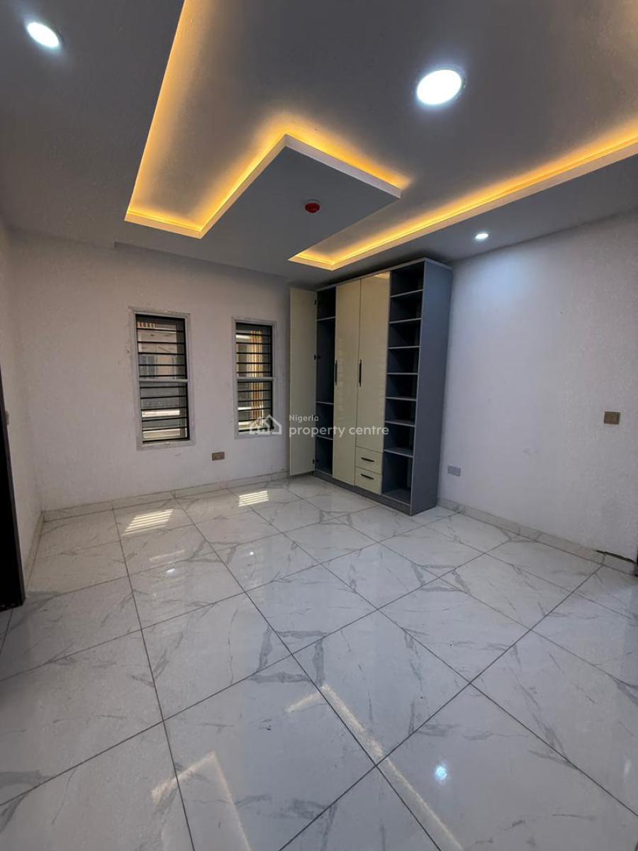 2 Bedroom Apartment, Fitted Kitchen, Water Heater, Gym, Pool, Mini Mart, Elevator, Lekki Phase 1, Lekki, Lagos, Block of Flats for Sale