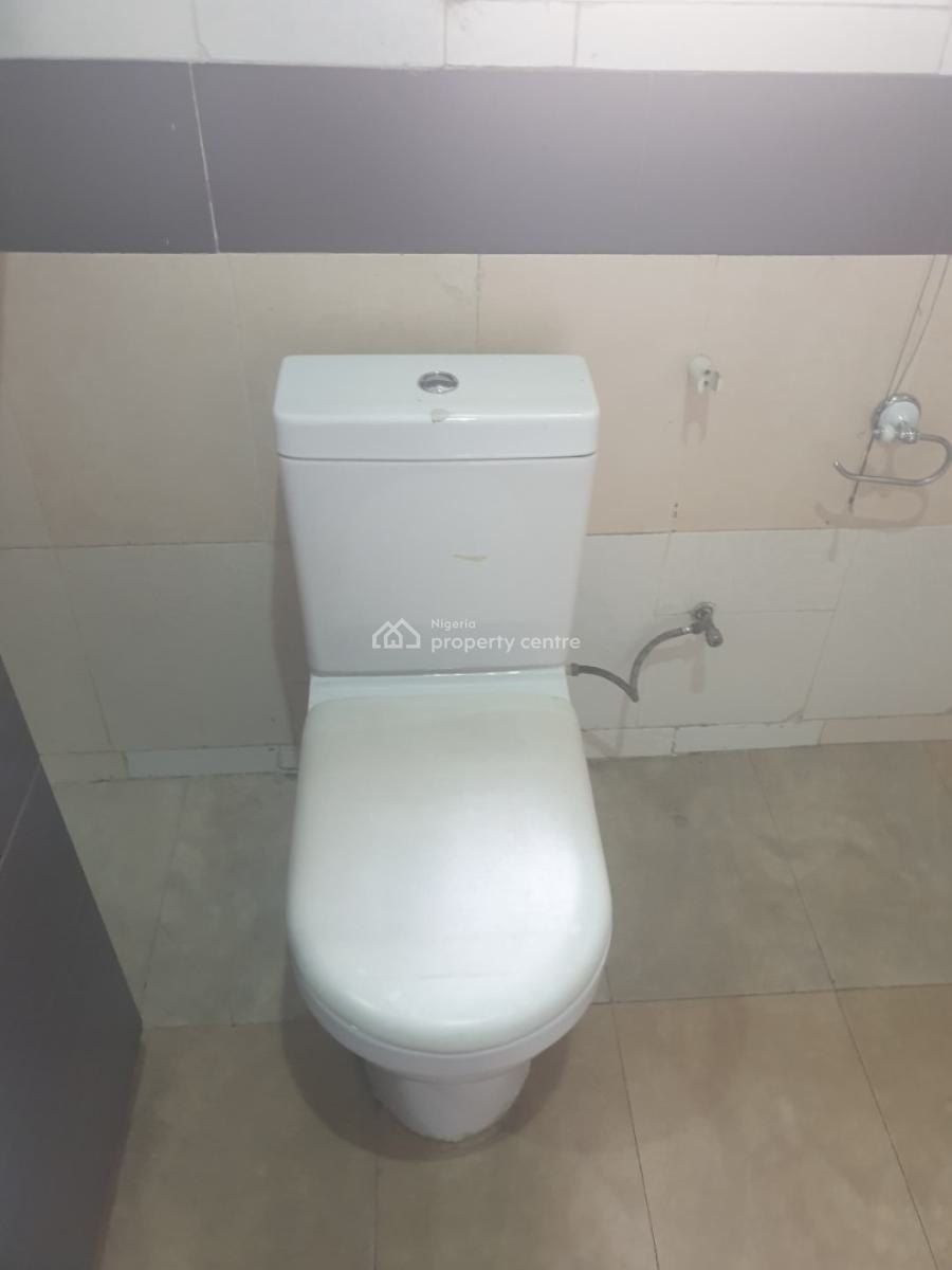 Executive 3 Bedroom Apartment, Gra Phase 2, Magodo, Lagos, Flat / Apartment for Rent