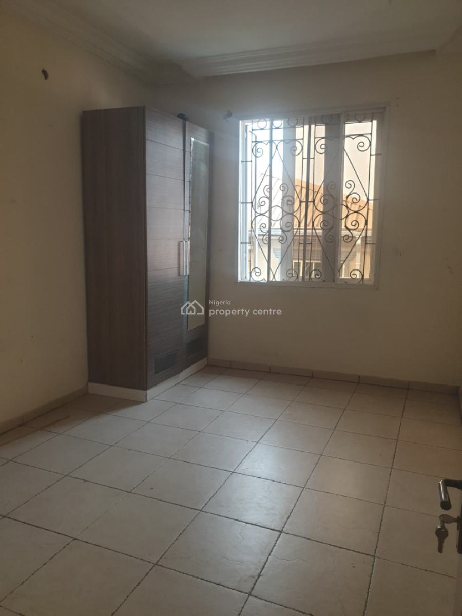 Executive 3 Bedroom Apartment, Gra Phase 2, Magodo, Lagos, Flat / Apartment for Rent