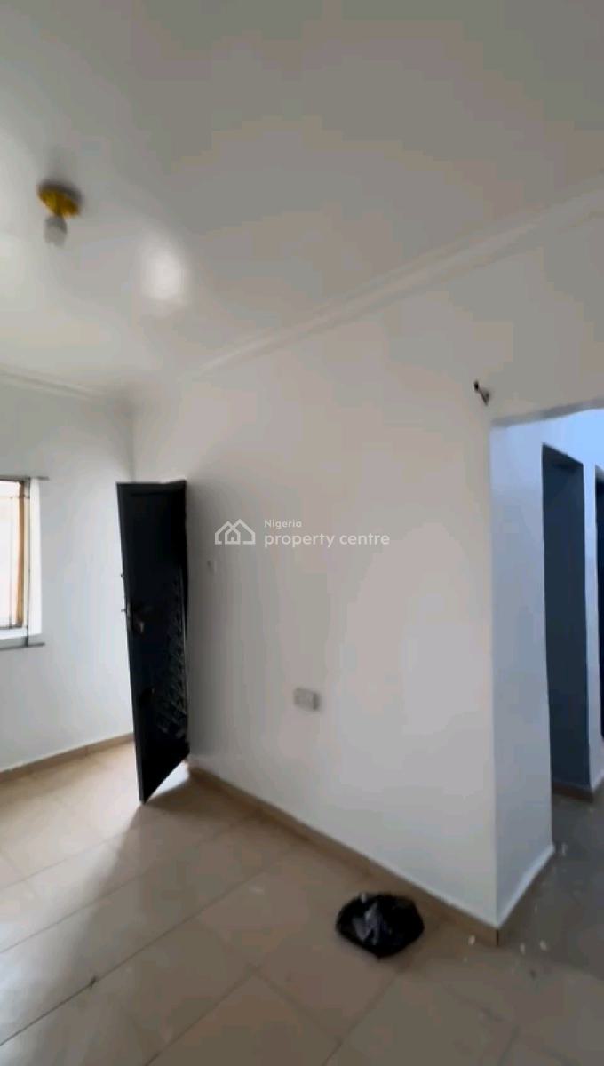 1 Bedroom Apartment, Adeniji Street, Pedro Road, Gbagada, Lagos, Mini Flat (room and Parlour) for Rent