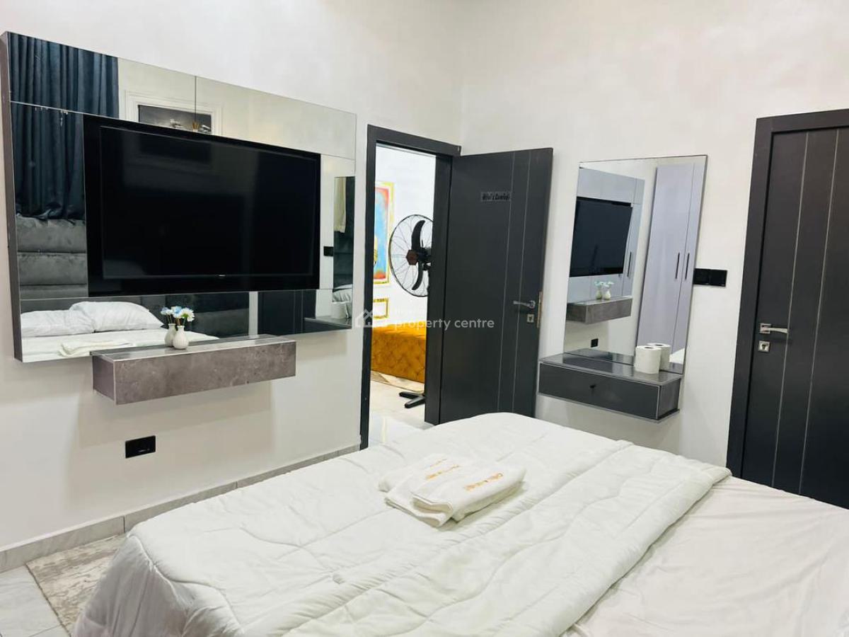 Luxury 4 Bedroom Fully Detached Duplex with Ps5, and Self Compound., Lekki, Lagos, Flat / Apartment Short Let