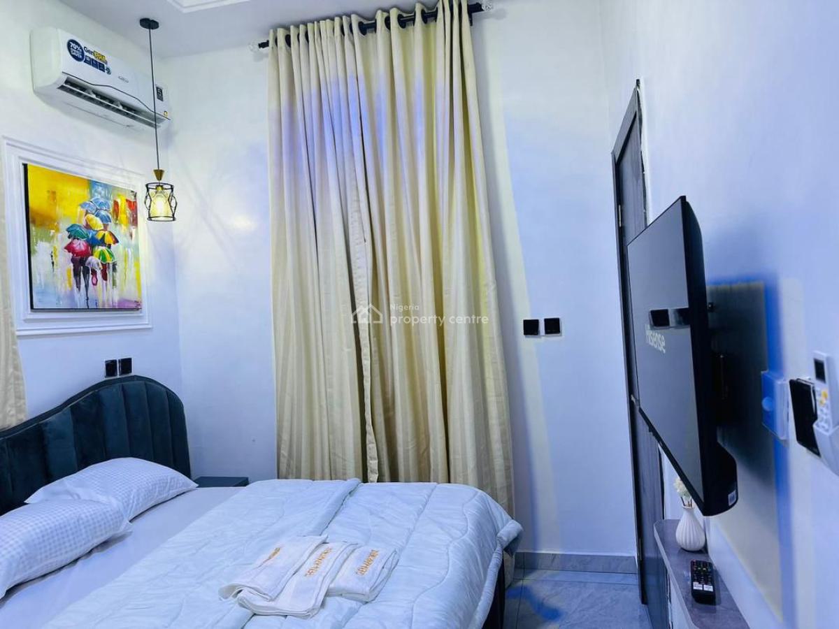 Luxury 4 Bedroom Fully Detached Duplex with Ps5, and Self Compound., Lekki, Lagos, Flat / Apartment Short Let