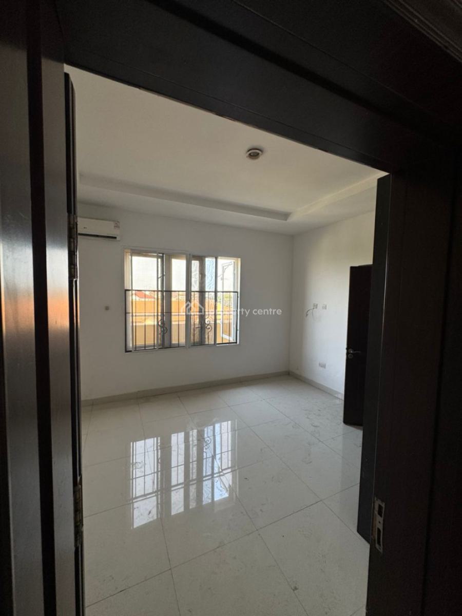 Fully Serviced 3 Bedroom Penthouse with 2-rooms Bq & 24/7 Light., Lekki Phase 1, Lekki, Lagos, Flat / Apartment for Rent