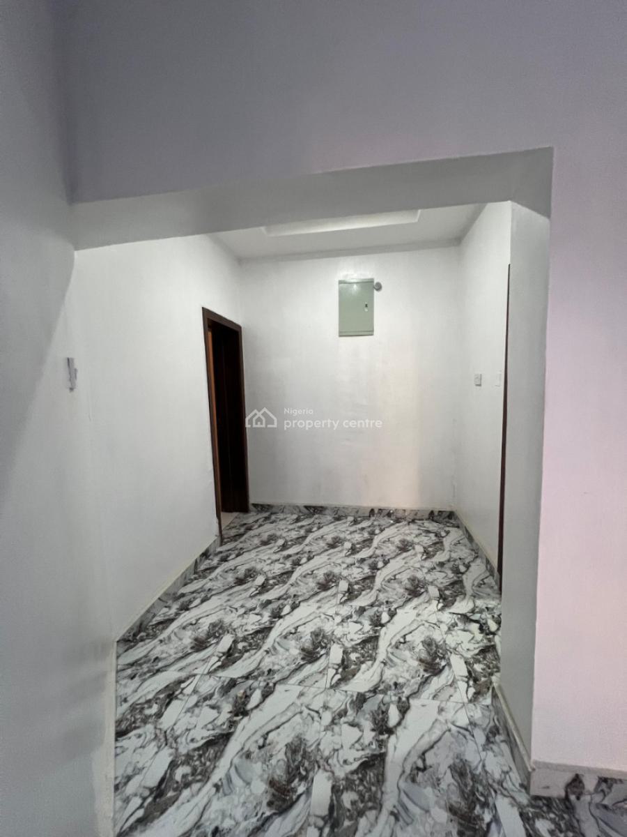 Neat and Well Maintained 3 Bedroom Apartment in a Serene Neighborhood., Off Admiralty, Lekki Phase 1, Lekki, Lagos, Flat / Apartment for Rent