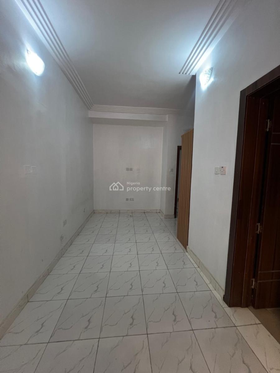 Neat and Well Maintained 3 Bedroom Apartment in a Serene Neighborhood., Off Admiralty, Lekki Phase 1, Lekki, Lagos, Flat / Apartment for Rent