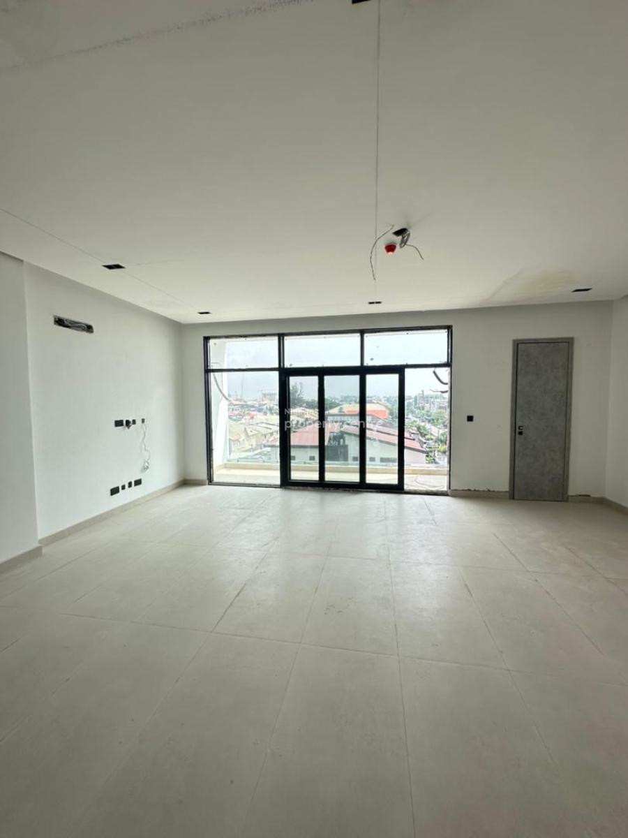 Aesthetically Pleasing 3 Bedroom Apartment with Rooftop Swimming Pool,, Lekki Phase 1, Lekki, Lagos, Flat / Apartment for Sale