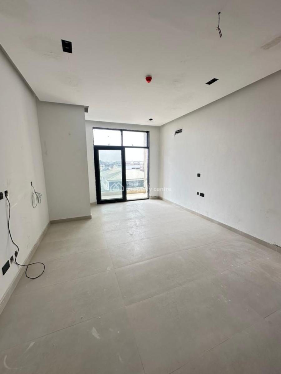 Aesthetically Pleasing 3 Bedroom Apartment with Rooftop Swimming Pool,, Lekki Phase 1, Lekki, Lagos, Flat / Apartment for Sale