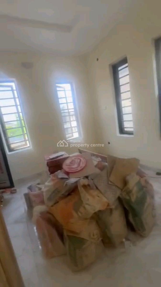 Standard and Spacious Mini Flat Upstairs Is Available, Makoko, Yaba, Lagos, Mini Flat (room and Parlour) for Rent