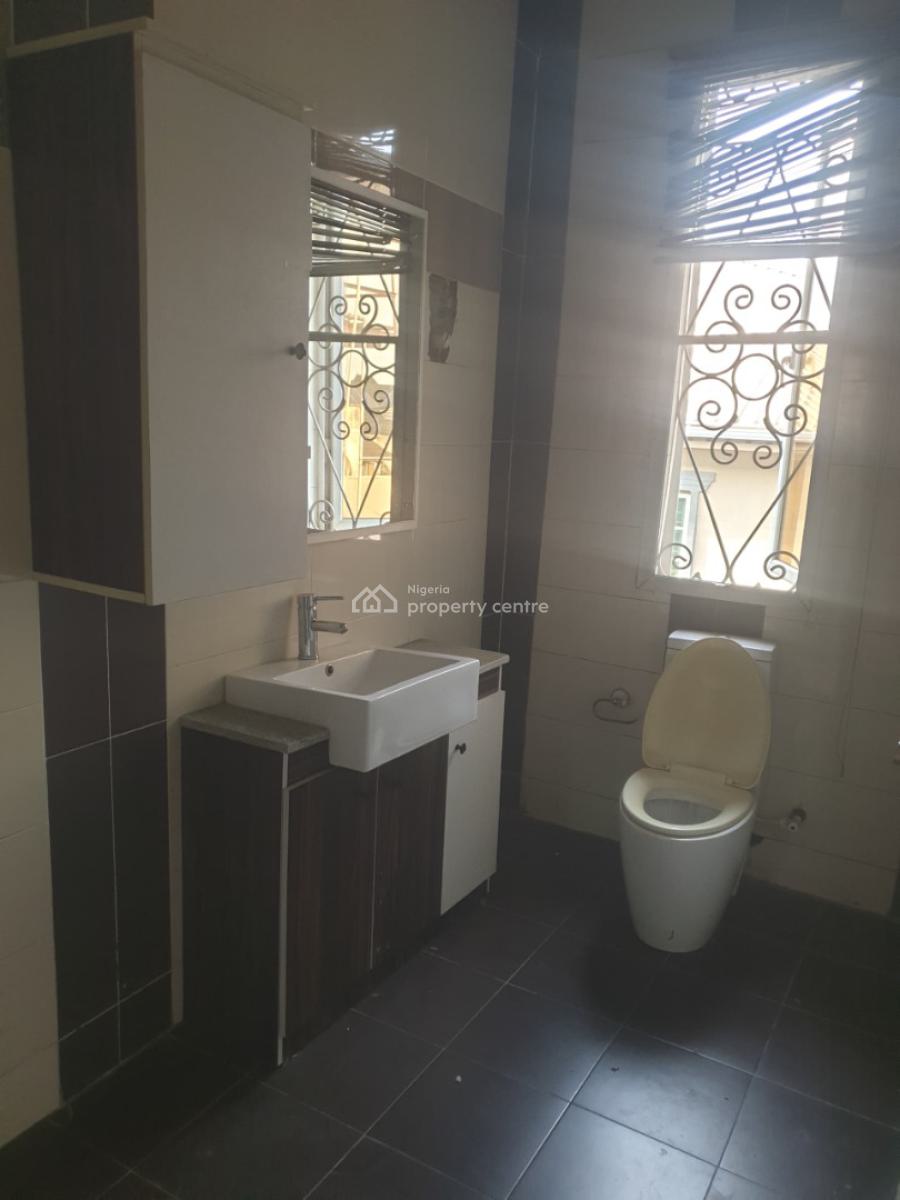 Well Fitted 3 Bedroom Apartment, Gra Phase 2, Magodo, Lagos, Flat / Apartment for Rent