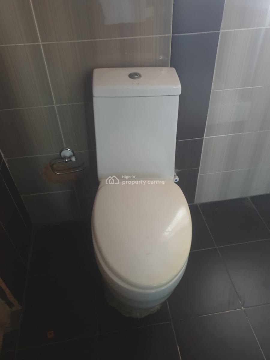 Well Fitted 3 Bedroom Apartment, Gra Phase 2, Magodo, Lagos, Flat / Apartment for Rent