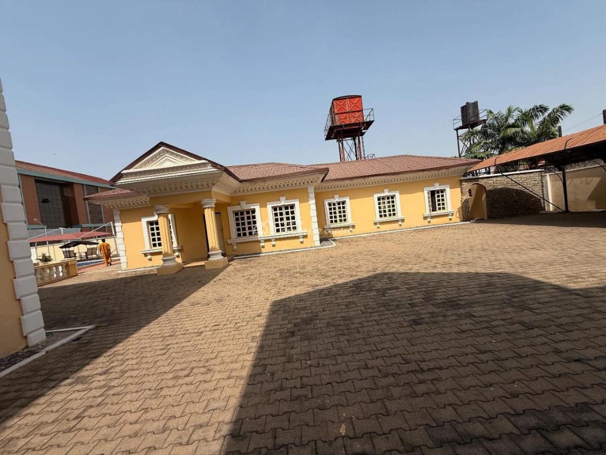 Solidly Built 7 Bedrooms Detached Home with a 1 Bedroom Guest Chalet, Jabi, Abuja, Detached Duplex for Sale