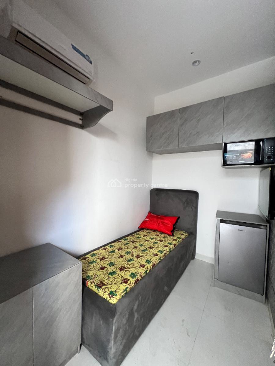 Furnished Bq with Swimming Pool and Gym, Lekki Phase 1, Lekki, Lagos, Self Contain (single Rooms) for Rent