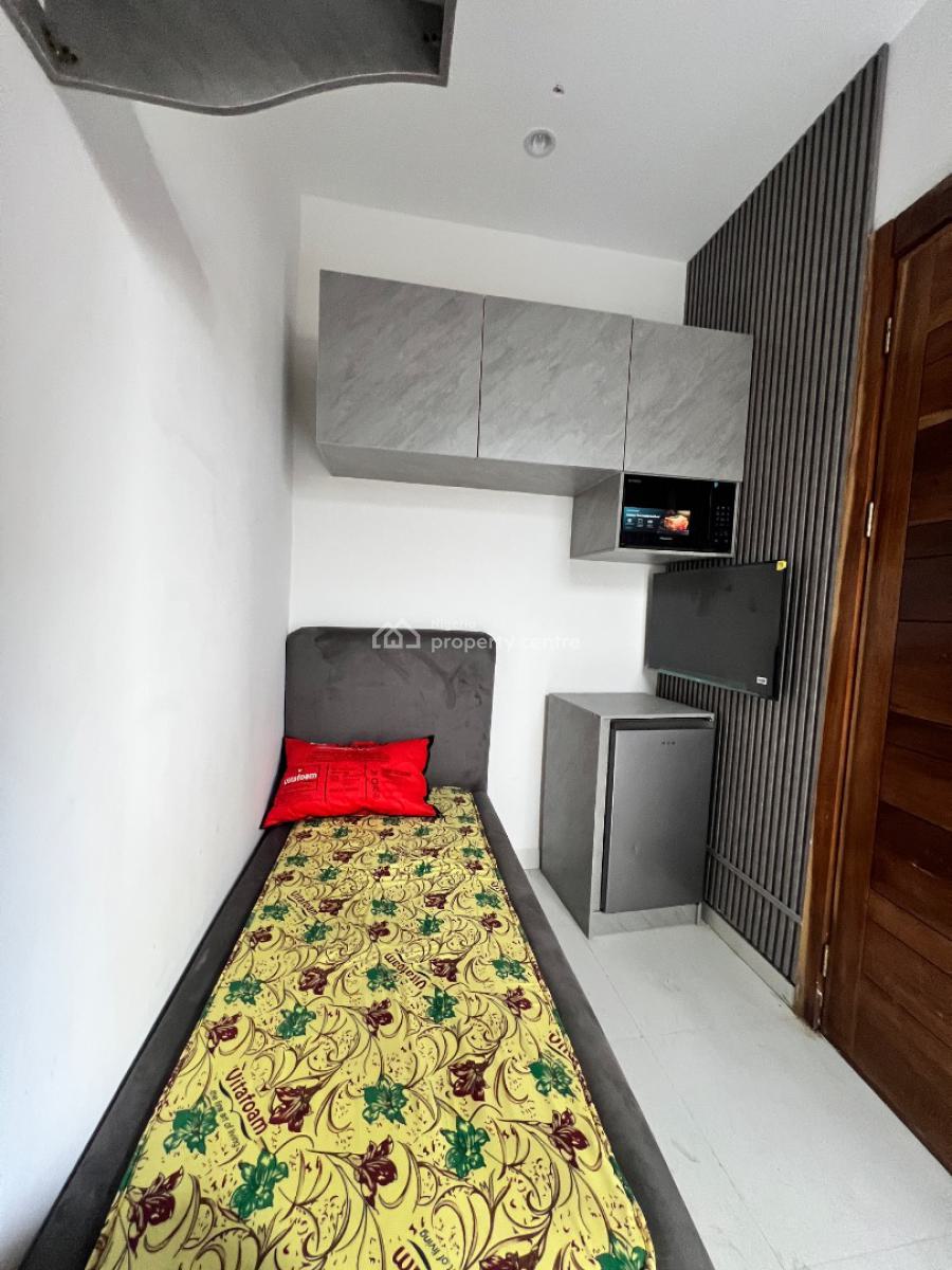 Furnished Bq with Swimming Pool and Gym, Lekki Phase 1, Lekki, Lagos, Self Contain (single Rooms) for Rent