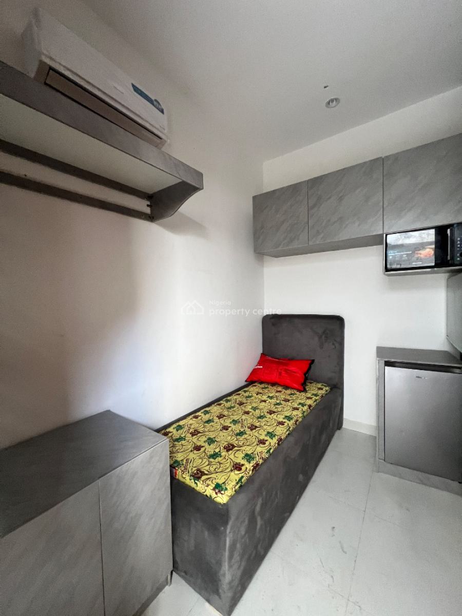 Furnished Bq with Swimming Pool and Gym, Lekki Phase 1, Lekki, Lagos, Self Contain (single Rooms) for Rent