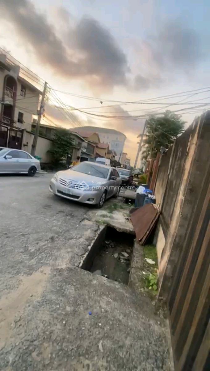 Demolishable Building (6 Units 2 Bedroom Flat) on Dry Land, Alh Jimoh Oladehinde, Ifako, Gbagada, Lagos, Block of Flats for Sale