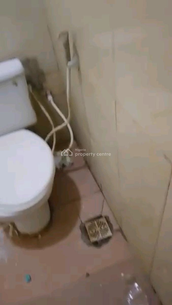 Standard Room Self Contain, St Akoka By St Dennis, Akoka, Yaba, Lagos, Self Contain (single Rooms) for Rent