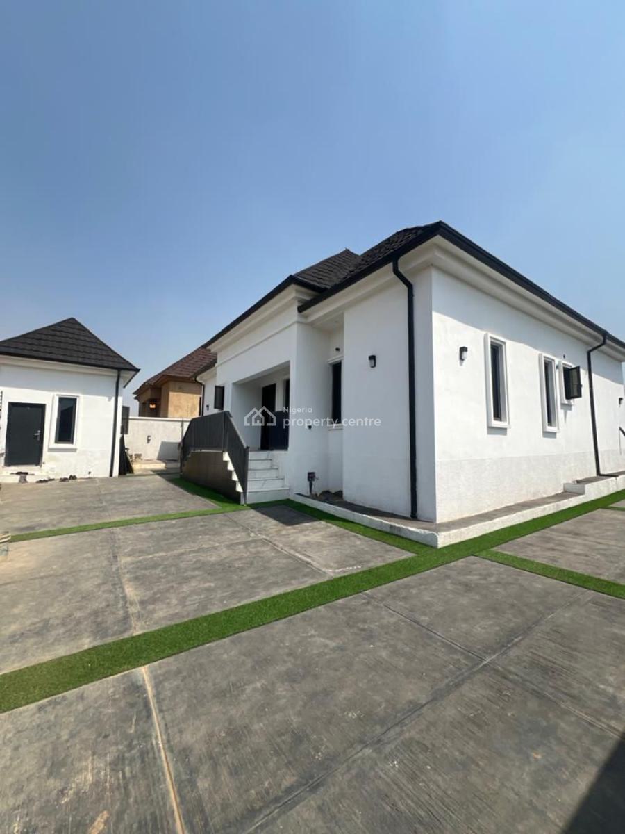 3 Bedroom Fully Detached Bungalow + 2 Units of Bq (distress), Gwarinpa, Abuja, Detached Bungalow for Sale