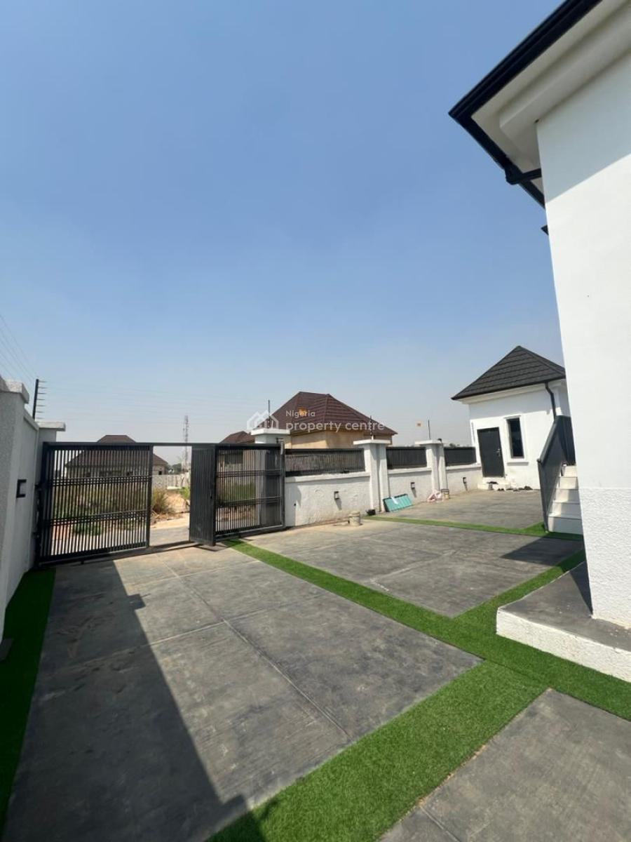 3 Bedroom Fully Detached Bungalow + 2 Units of Bq (distress), Gwarinpa, Abuja, Detached Bungalow for Sale