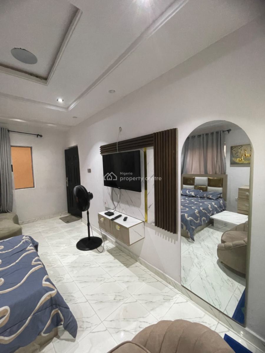 Lovely and Spacious Studio Apartment, Morocco Road, Shomolu, Yaba, Lagos, Self Contain (single Rooms) Short Let