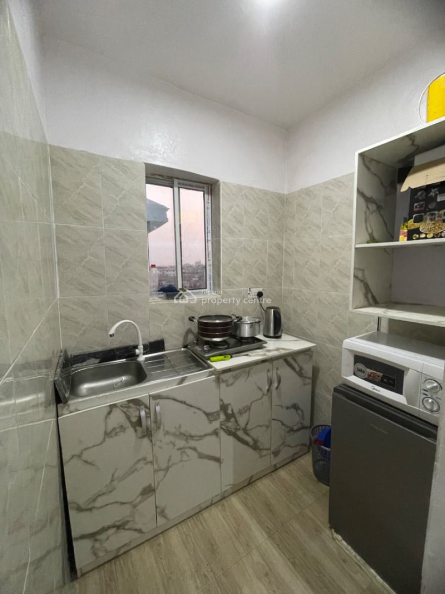 Lovely and Spacious Studio Apartment, Morocco Road, Shomolu, Yaba, Lagos, Self Contain (single Rooms) Short Let