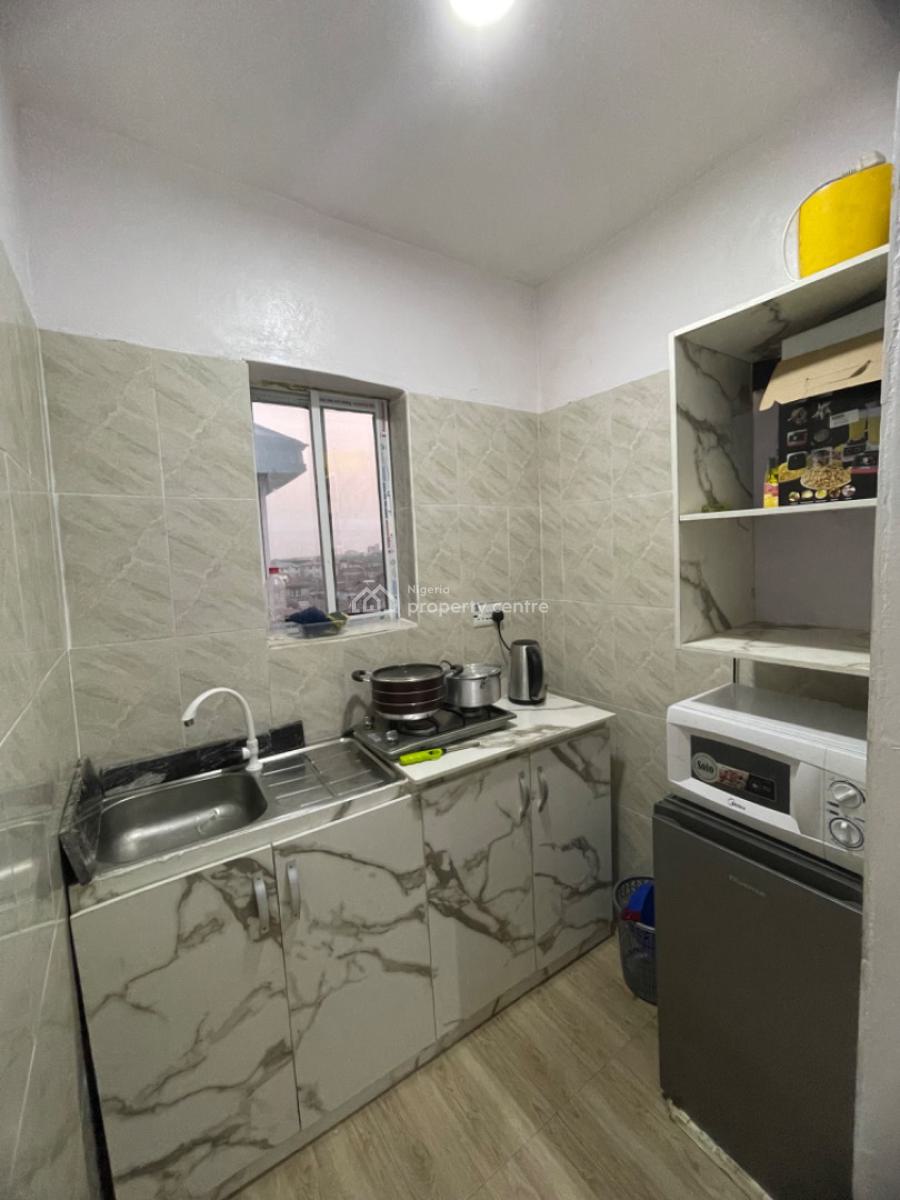 Lovely and Spacious Studio Apartment, Morocco Road, Shomolu, Yaba, Lagos, Self Contain (single Rooms) Short Let