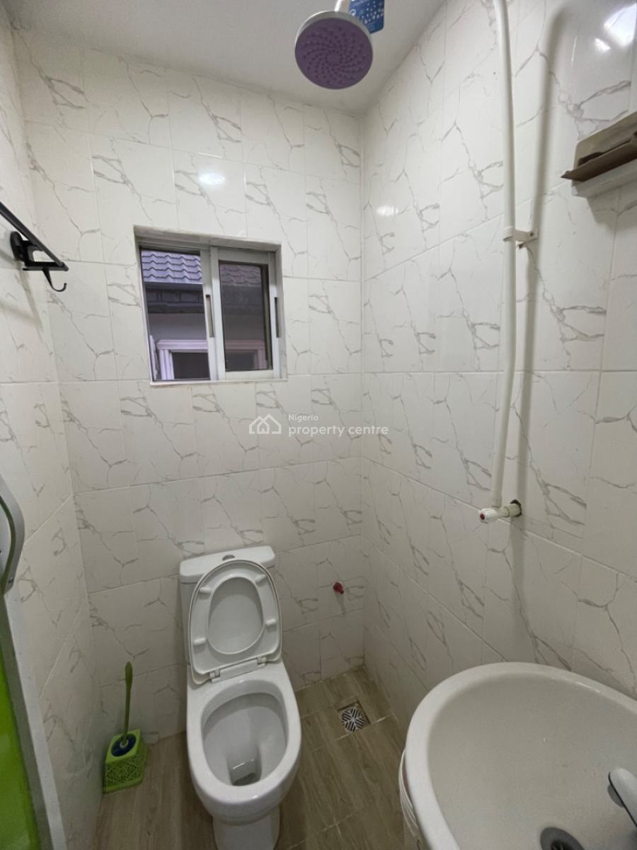 Lovely and Spacious Studio Apartment, Morocco Road, Shomolu, Yaba, Lagos, Self Contain (single Rooms) Short Let
