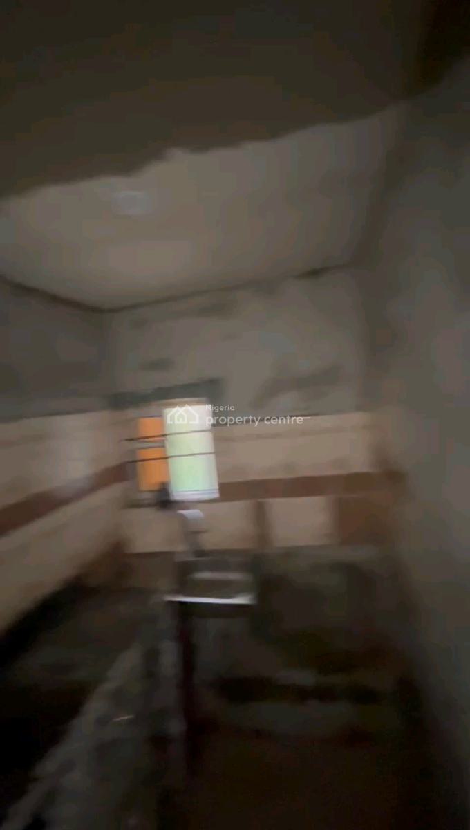 Standard and Spacious Mini Flat, Off Ilaje Road, Bariga, Shomolu, Lagos, Mini Flat (room and Parlour) for Rent