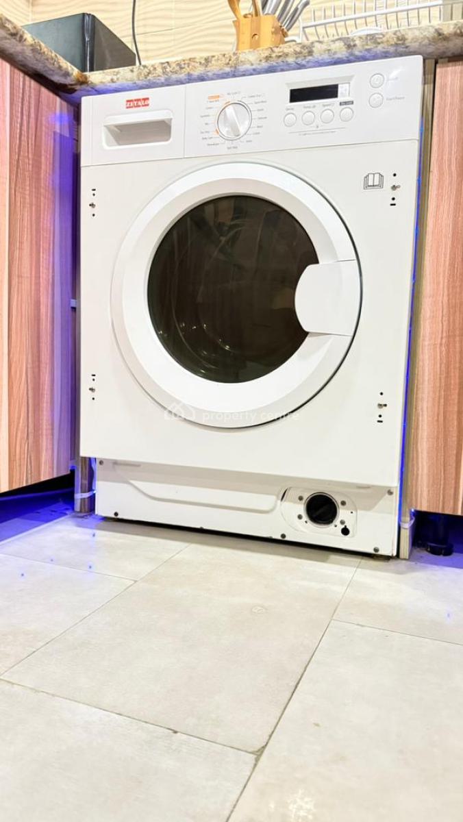 2 Bedroom Apartment with Swimming Pool and Gym, Lekki Phase 1, Lekki, Lagos, Flat / Apartment Short Let