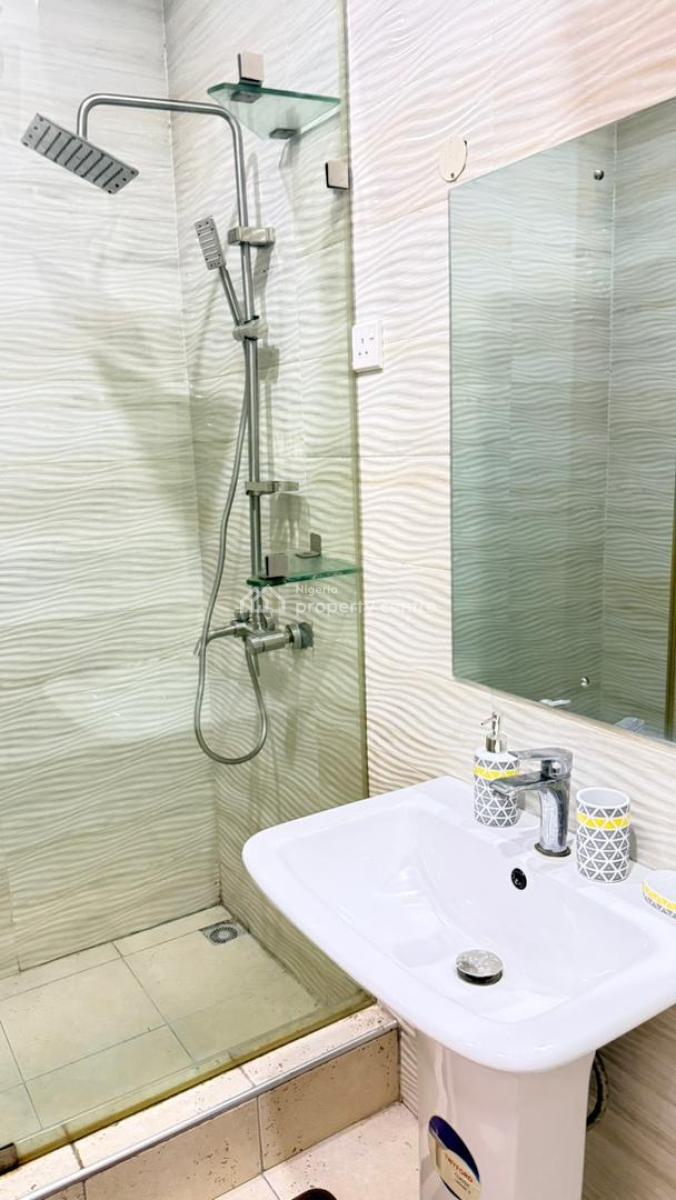 2 Bedroom Apartment with Swimming Pool and Gym, Lekki Phase 1, Lekki, Lagos, Flat / Apartment Short Let