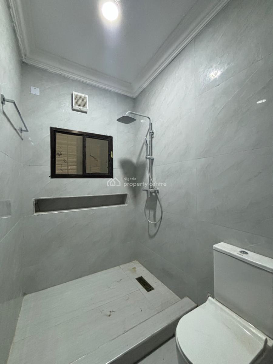 Spacious 3 Bedroom Apartment with a Bq, Swimming Pool, Lekki Phase 1, Lekki, Lagos, Flat / Apartment for Rent