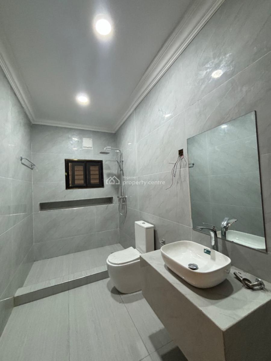 Spacious 3 Bedroom Apartment with a Bq, Swimming Pool, Lekki Phase 1, Lekki, Lagos, Flat / Apartment for Rent