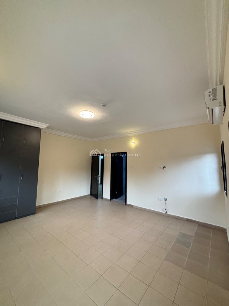 Spacious 3 Bedroom Apartment with a Bq, Swimming Pool, Lekki Phase 1, Lekki, Lagos, Flat / Apartment for Rent