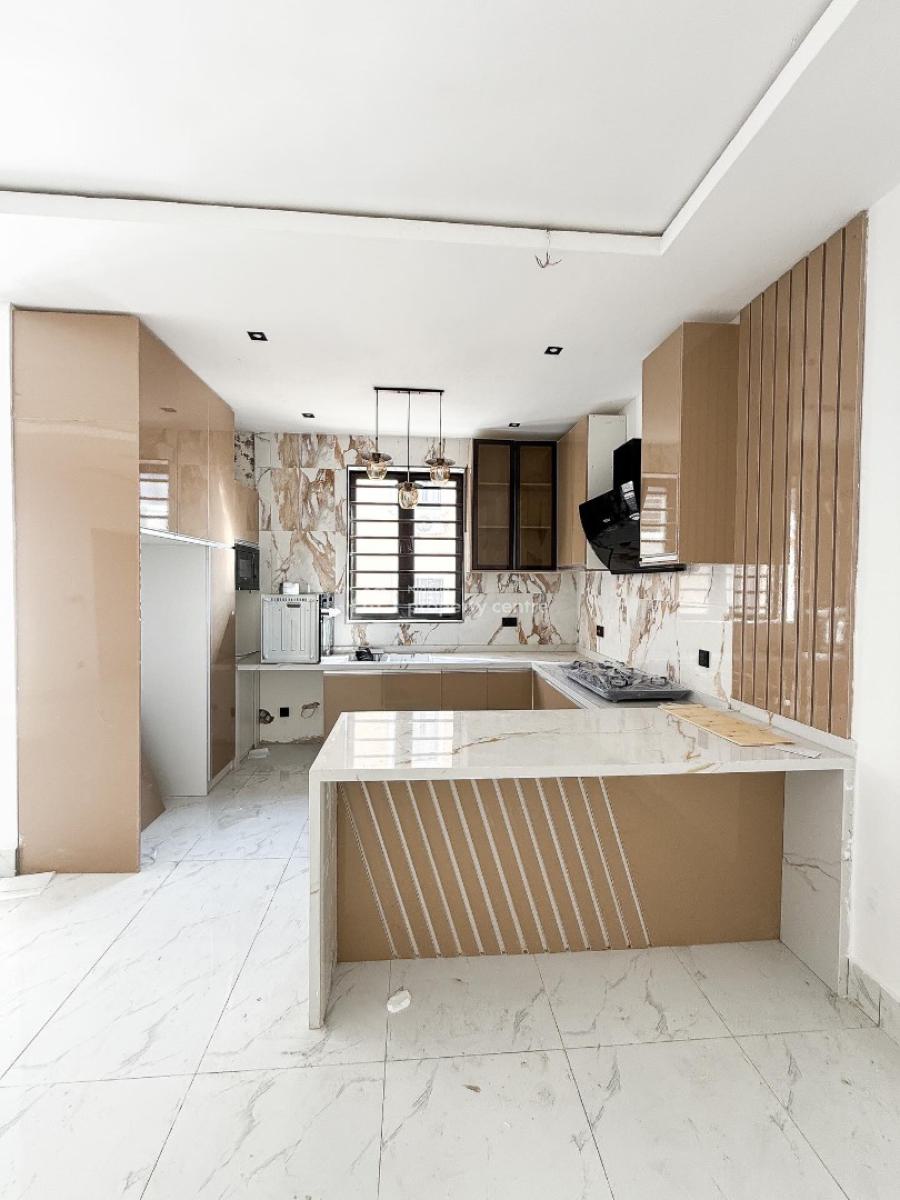 Lovely 2 Bedroom Apartment with Bq, Lekki Phase 1, Lekki, Lagos, Block of Flats for Sale