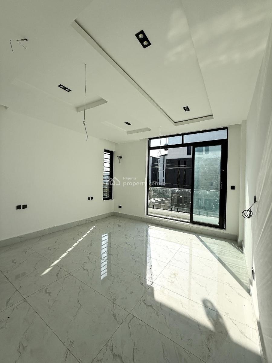 Lovely 2 Bedroom Apartment with Bq, Lekki Phase 1, Lekki, Lagos, Block of Flats for Sale