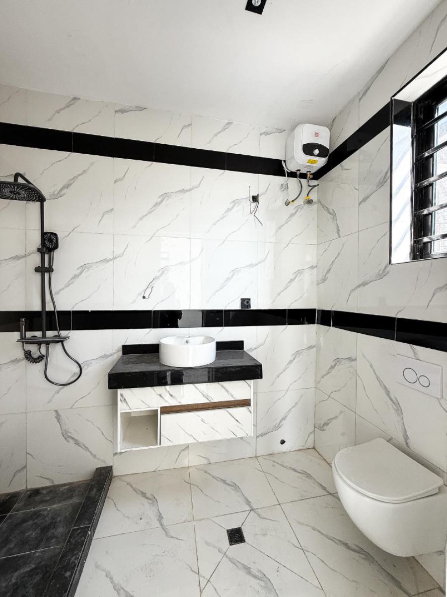 Lovely 2 Bedroom Apartment with Bq, Lekki Phase 1, Lekki, Lagos, Block of Flats for Sale