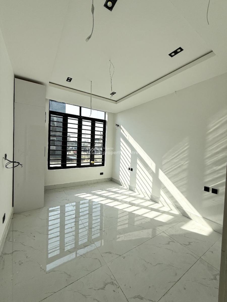 Lovely 2 Bedroom Apartment with Bq, Lekki Phase 1, Lekki, Lagos, Block of Flats for Sale