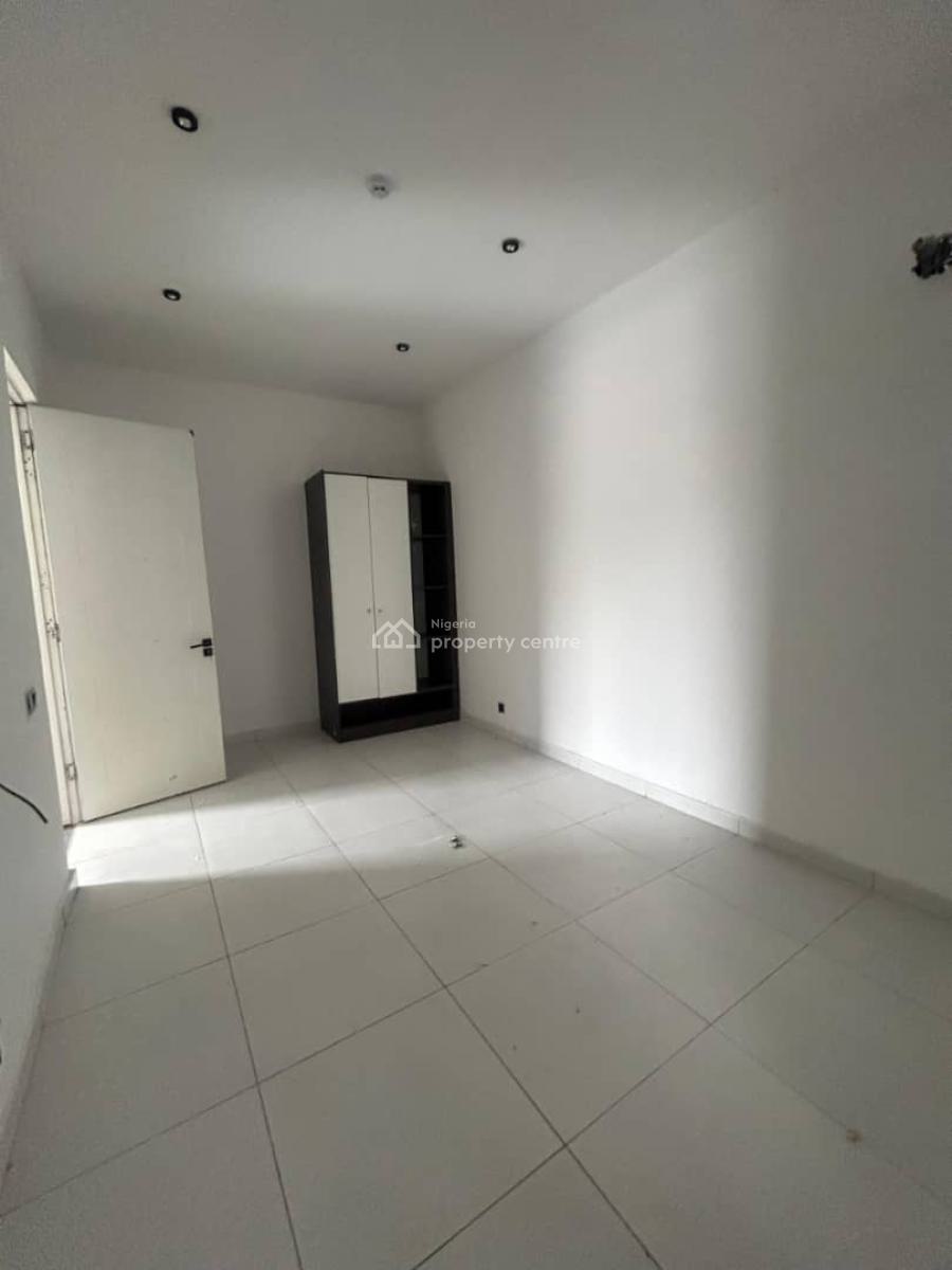 Fully Serviced 4 Bedrooms Apartment, Lekki Phase 1, Lekki, Lagos, Flat / Apartment for Rent