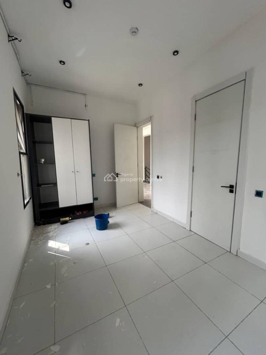 Fully Serviced 4 Bedrooms Apartment, Lekki Phase 1, Lekki, Lagos, Flat / Apartment for Rent
